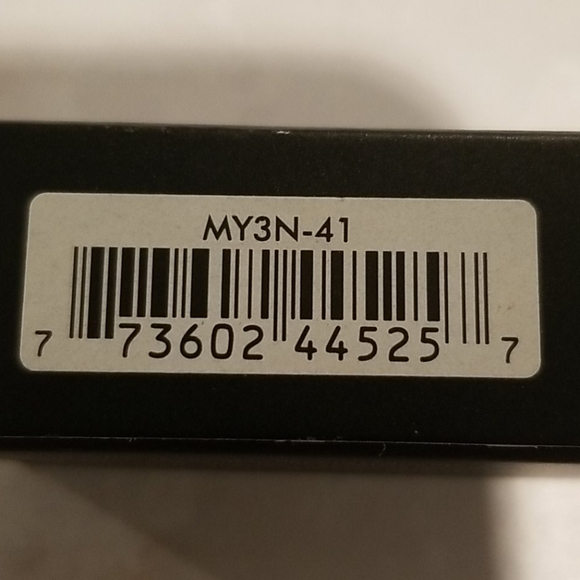 MAC retro matte liquid lipcolor topped with Brandy - Picture 5 of 5